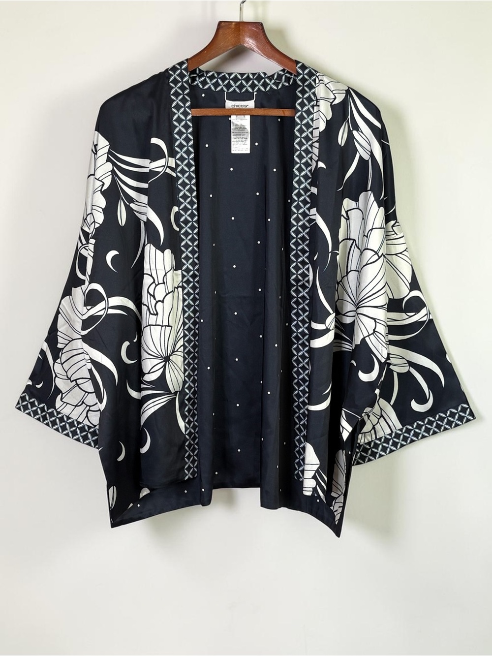 Chico's Reversible Black & White Floral Polka Dot Kimono Jacket Size L/XL - Picture 3 of 8